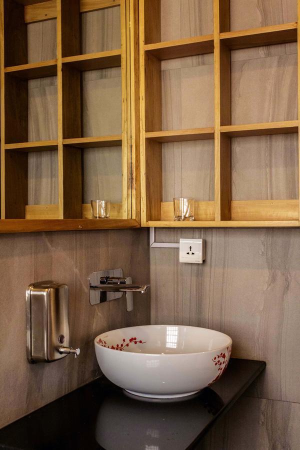 Hotel Duomo And Suites Кампала Екстериор снимка
